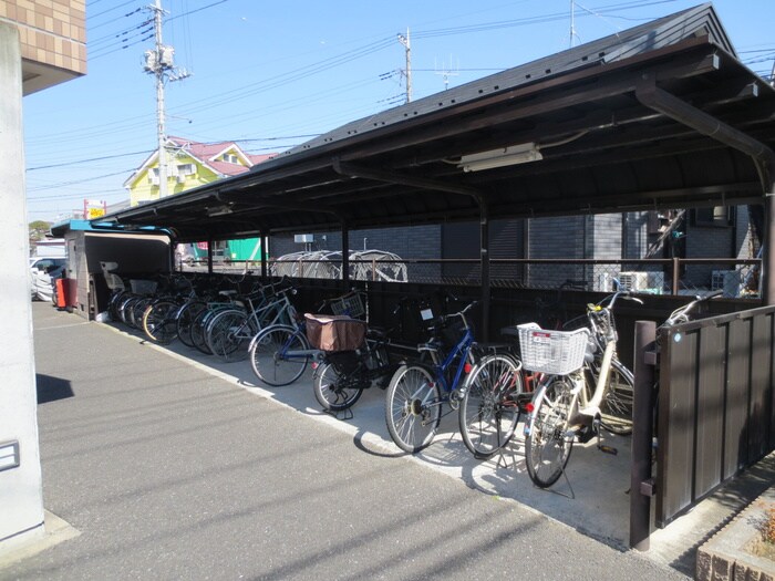 物件外観写真4　(駐輪場)