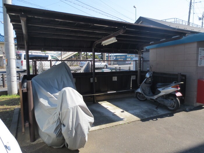 物件外観写真5　(バイク置き場)