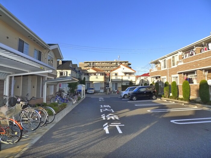 物件外観写真6　(駐車場)