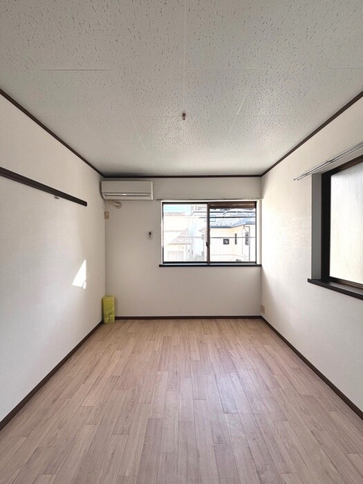 物件内観写真8　(室内からの展望)