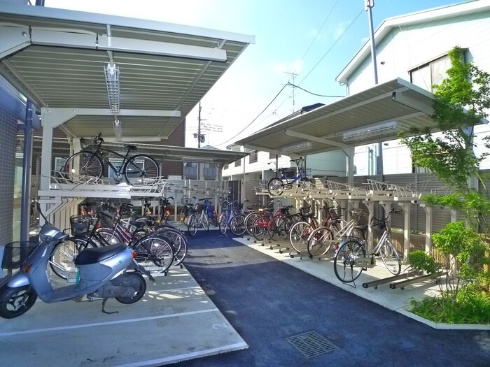 物件外観写真5　(駐輪場)