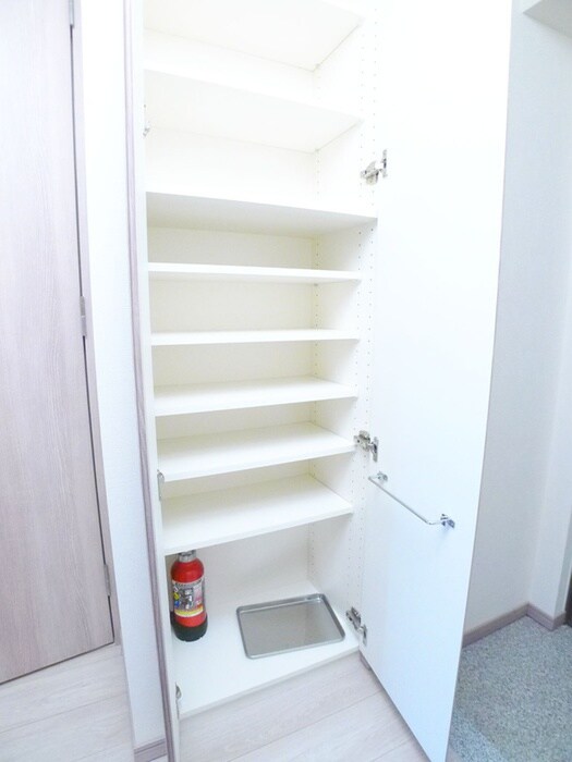 物件内観写真10　(靴箱)