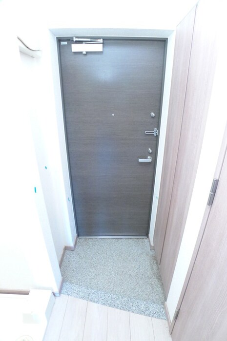 物件内観写真11　(玄関)