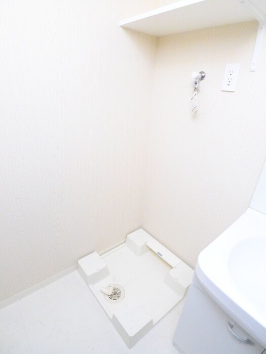 物件内観写真14　(洗濯機置場)