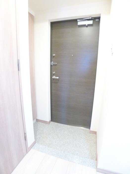 物件内観写真16　(玄関)