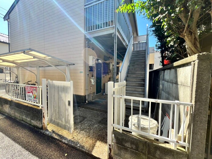 物件外観写真4　(エントランス部分)