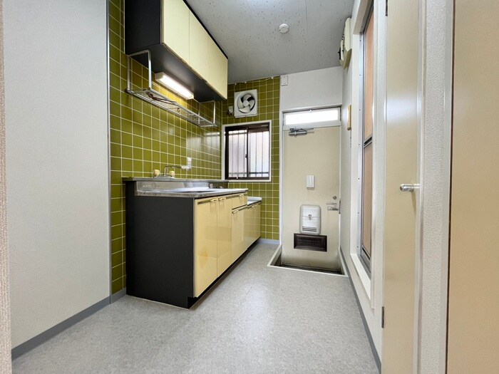 物件内観写真16　(玄関)