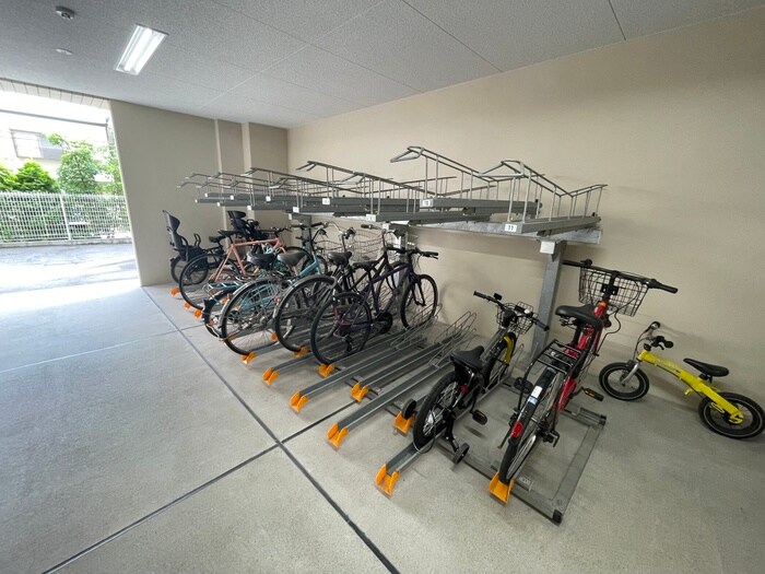 物件外観写真4　(駐輪場)