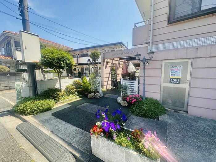 物件外観写真2　(エントランス部分)