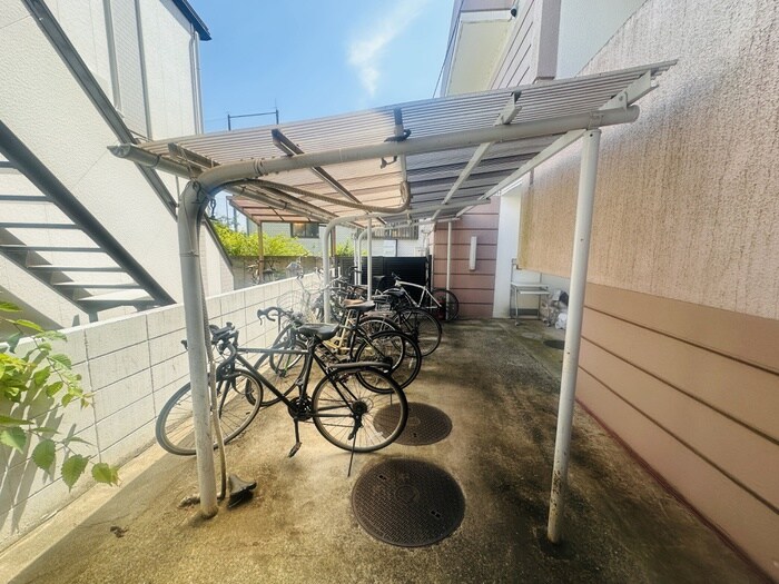 物件外観写真5　(駐輪場)