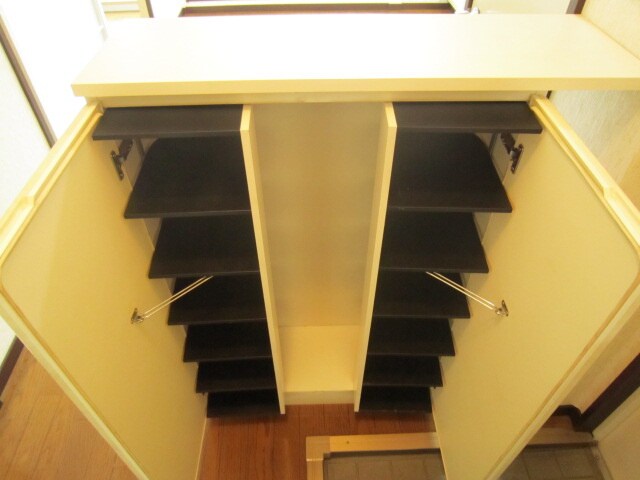 物件内観写真14　(靴箱)