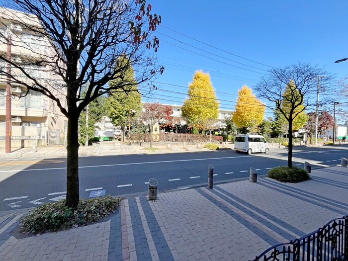 物件内観写真16　(室内からの展望)