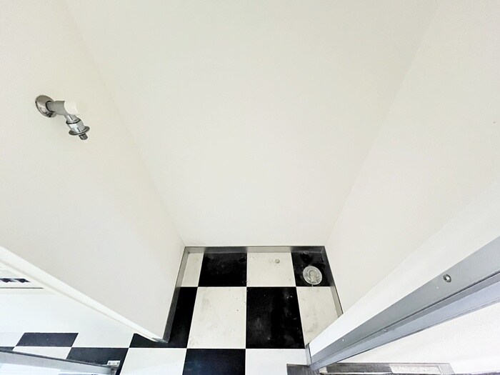 物件内観写真18　(洗濯機置場)