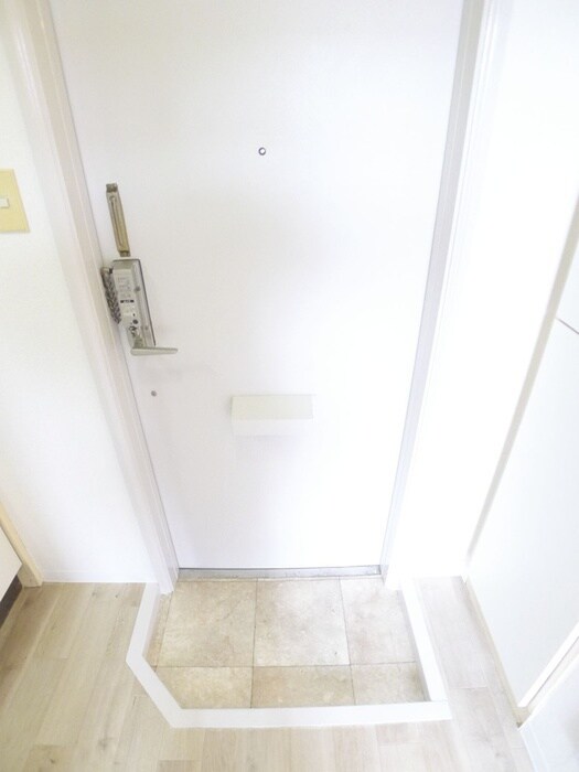 物件内観写真16　(玄関)