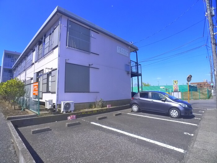 物件外観写真3　(駐車場)