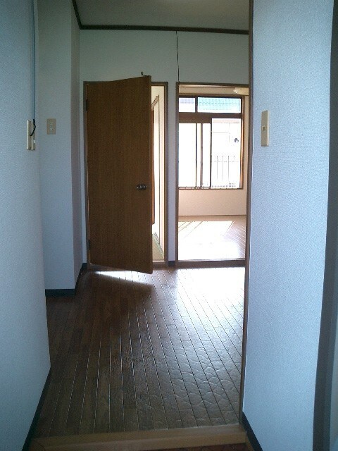 物件内観写真13　(玄関)