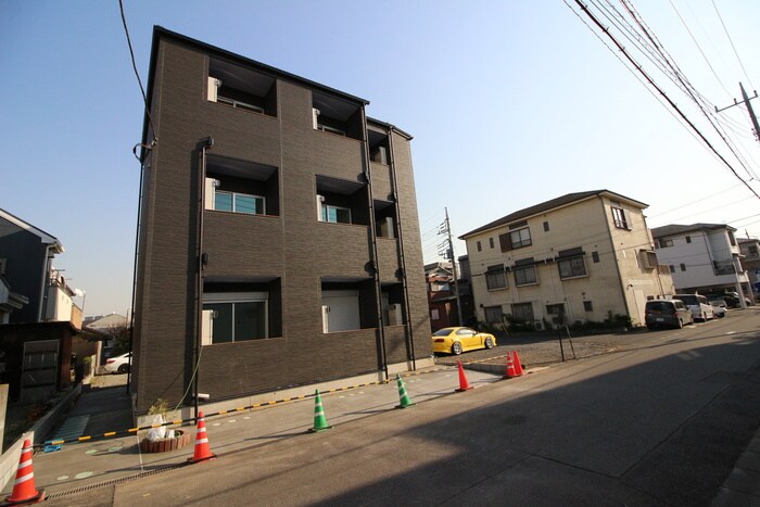 物件外観写真4　(エントランス部分)