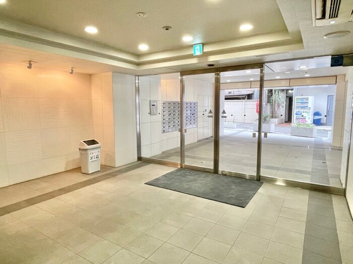 物件外観写真5　(エントランス部分)