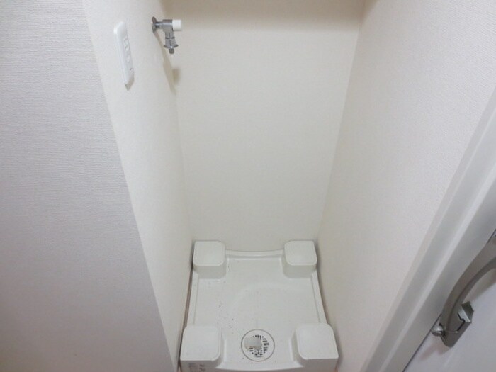 物件内観写真14　(洗濯機置場)