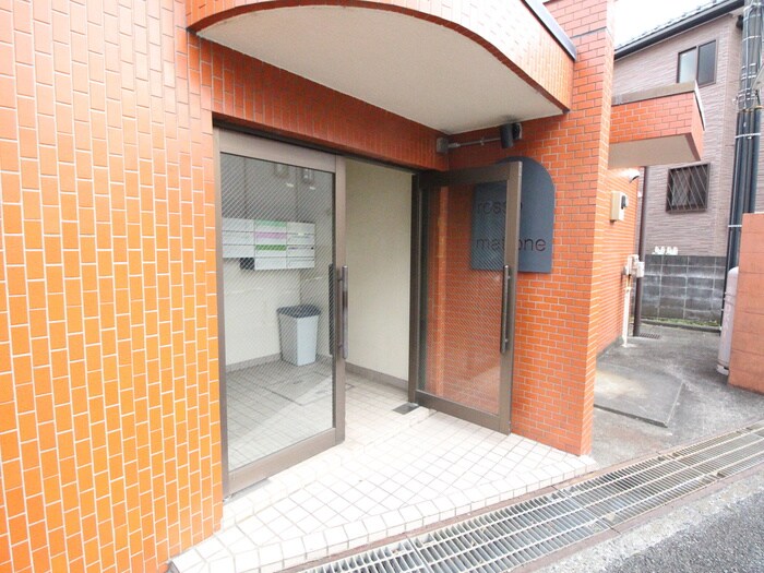 物件外観写真2　(エントランス部分)