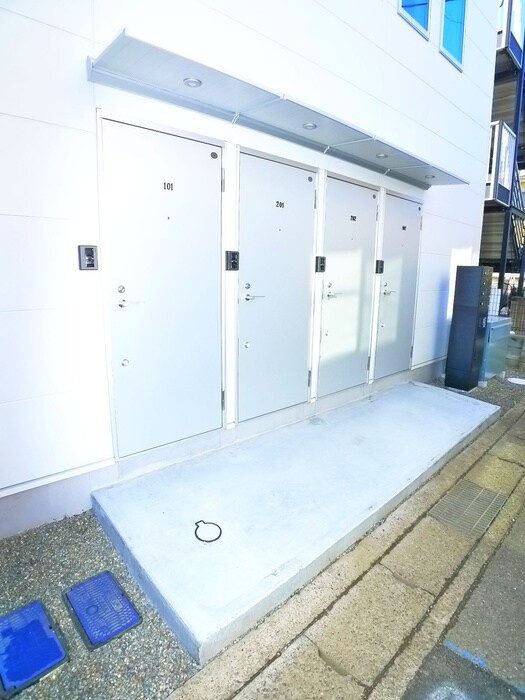 物件外観写真5　(エントランス部分)