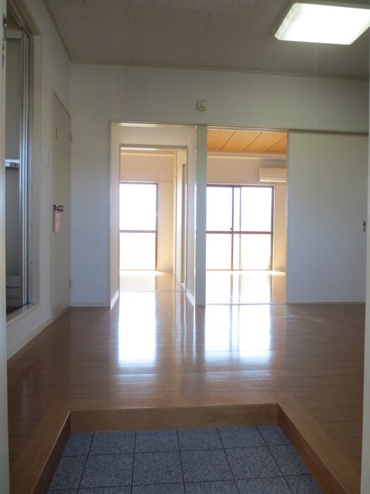 物件内観写真7　(玄関)