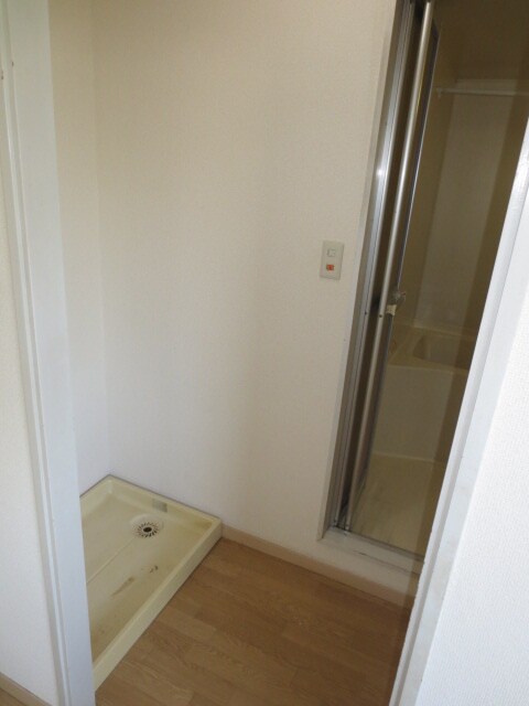 物件内観写真10　(洗濯機置場)