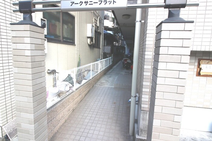 物件外観写真2　(エントランス部分)