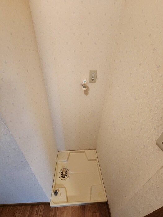 物件内観写真14　(洗濯機置場)