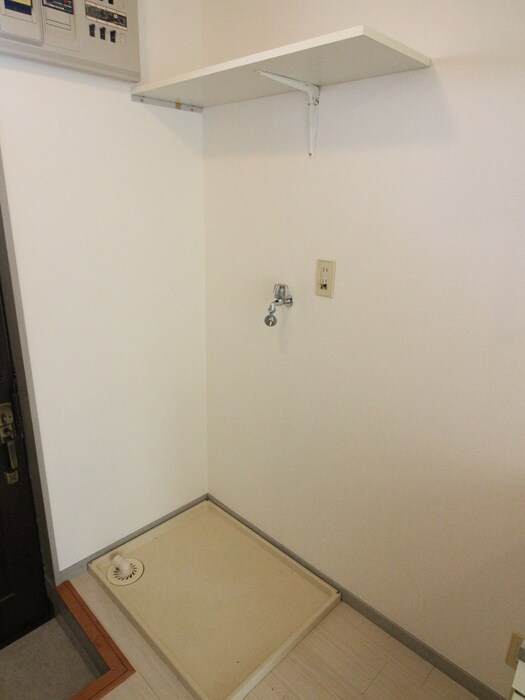 物件内観写真13　(洗濯機置場)