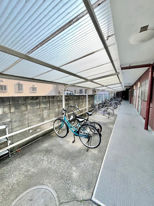 物件外観写真4　(駐輪場)