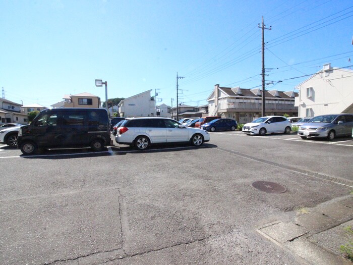 物件外観写真6　(駐車場)