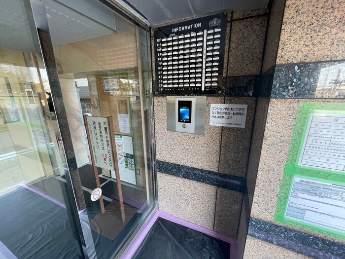 物件外観写真4　(エントランス部分)