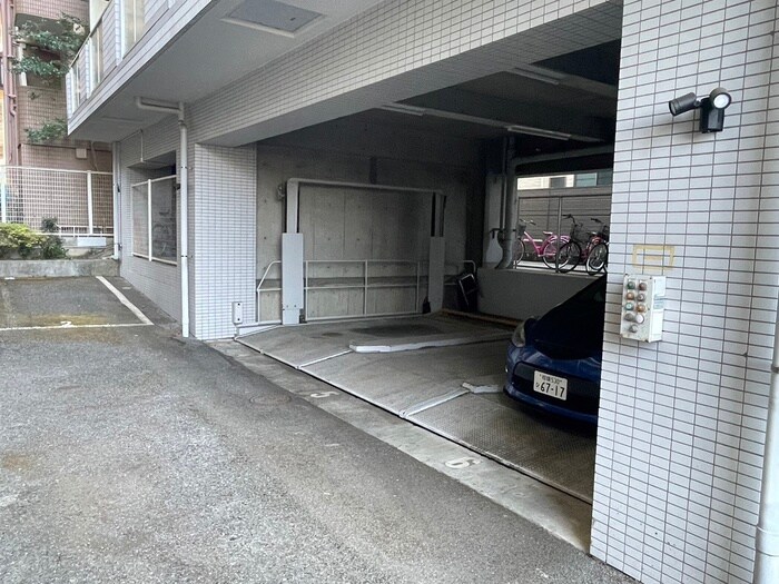 物件外観写真6　(駐車場)