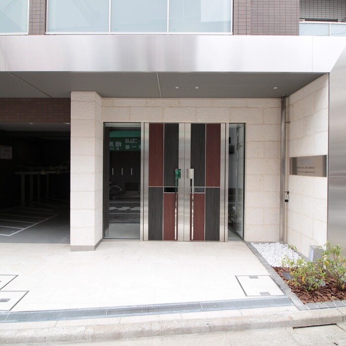 物件外観写真3　(エントランス部分)