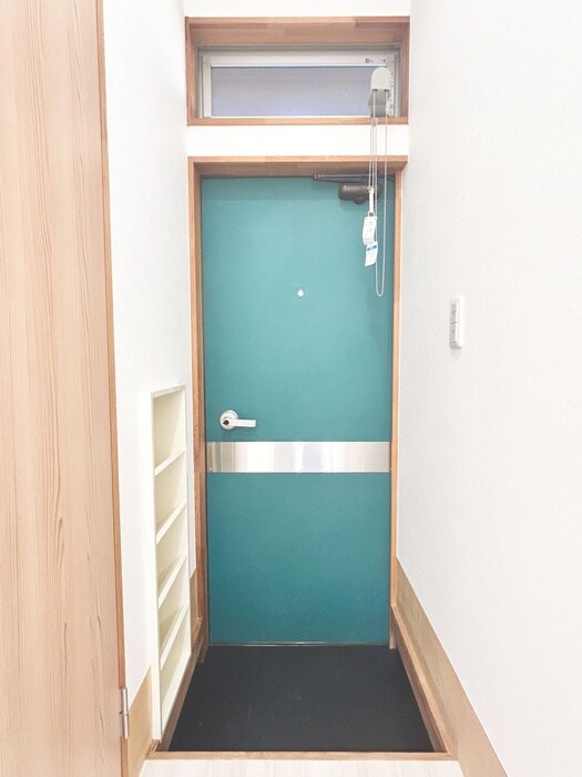 物件内観写真16　(玄関)