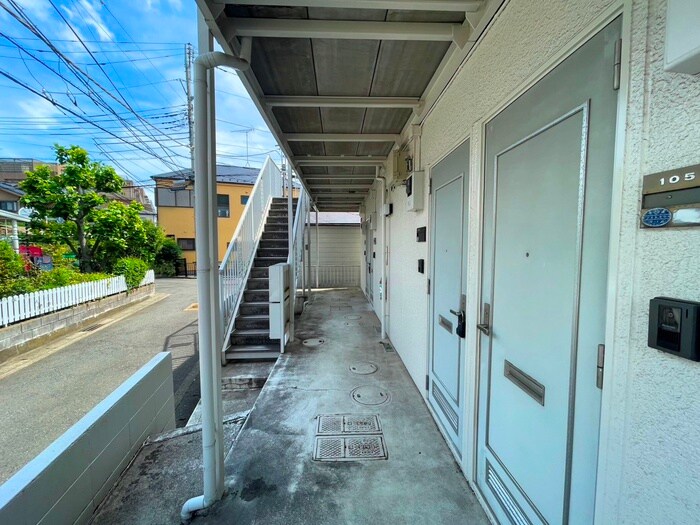 物件外観写真4　(エントランス部分)