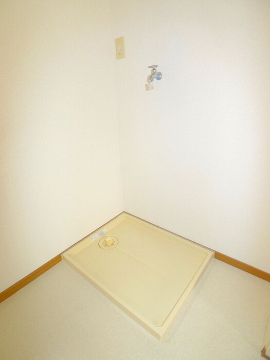 物件内観写真15　(洗濯機置場)