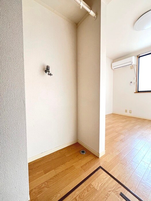 物件内観写真13　(洗濯機置場)