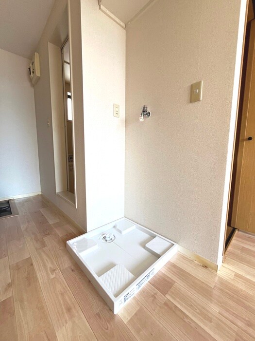 物件内観写真13　(洗濯機置場)