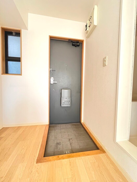 物件内観写真16　(玄関)