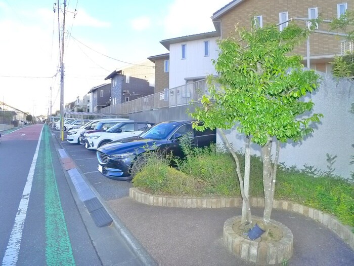 物件外観写真5　(駐車場)