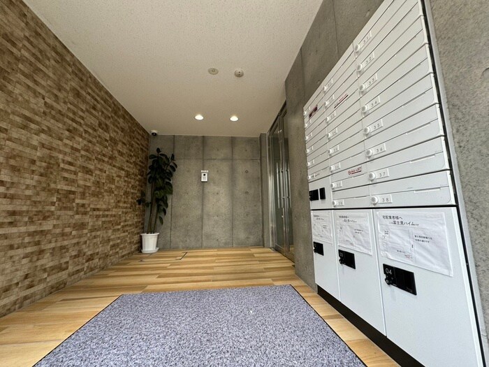 物件外観写真3　(エントランス部分)