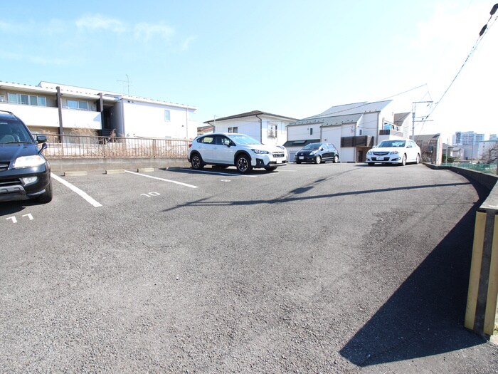 物件外観写真5　(駐車場)