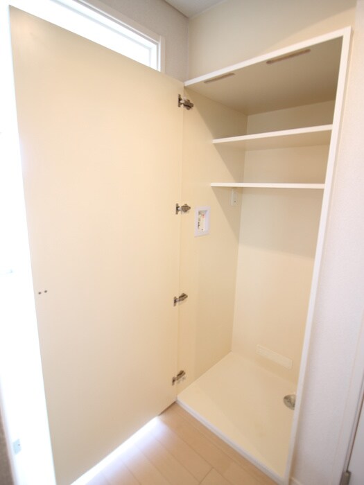 物件内観写真14　(洗濯機置場)