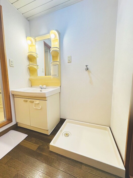 物件内観写真12　(洗濯機置場)