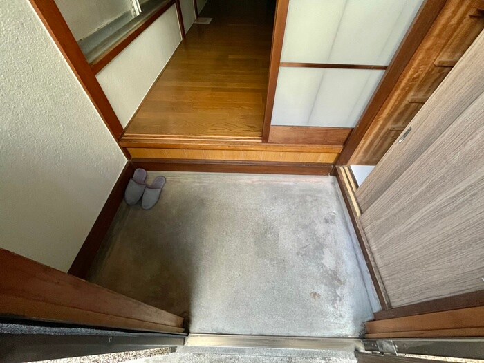 物件内観写真7　(玄関)