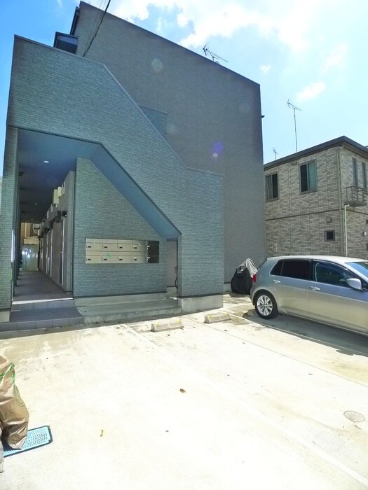 物件外観写真3　(駐車場)