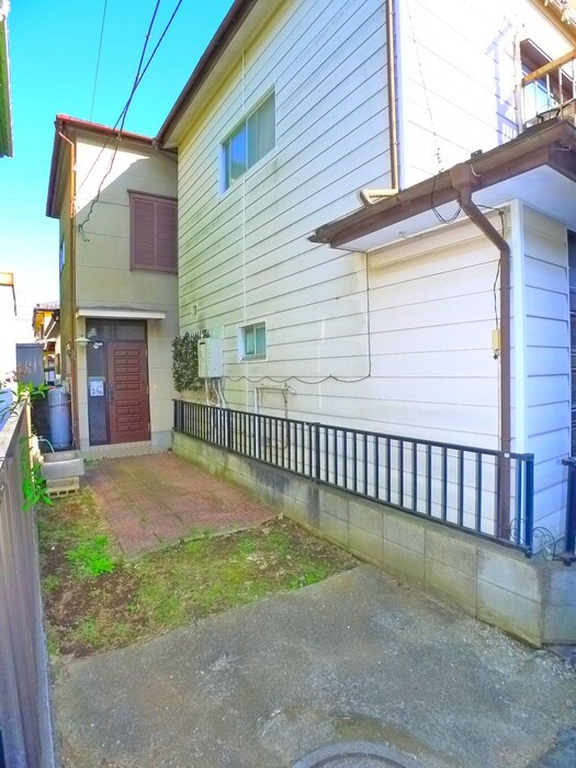 物件外観写真2　(駐車場)