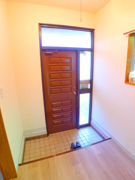 物件内観写真13　(玄関)